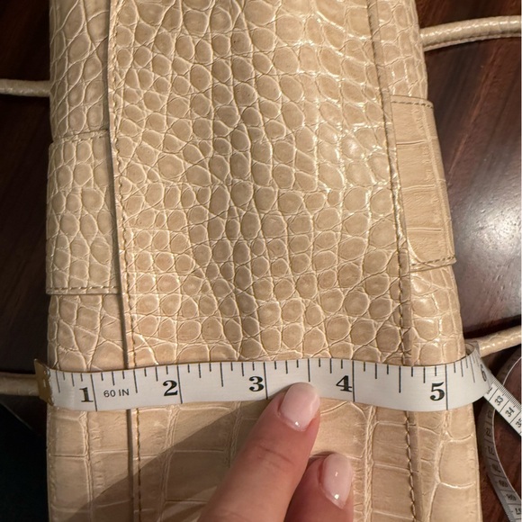 LIZ CLAIBORNE Cream Croc Embossed Faux Leather Top Handle Bag East-West - Picture 16 of 16